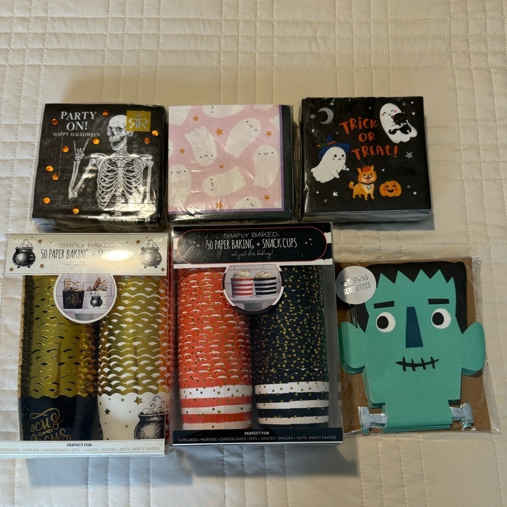 Halloween party decor bundle NWT​​​